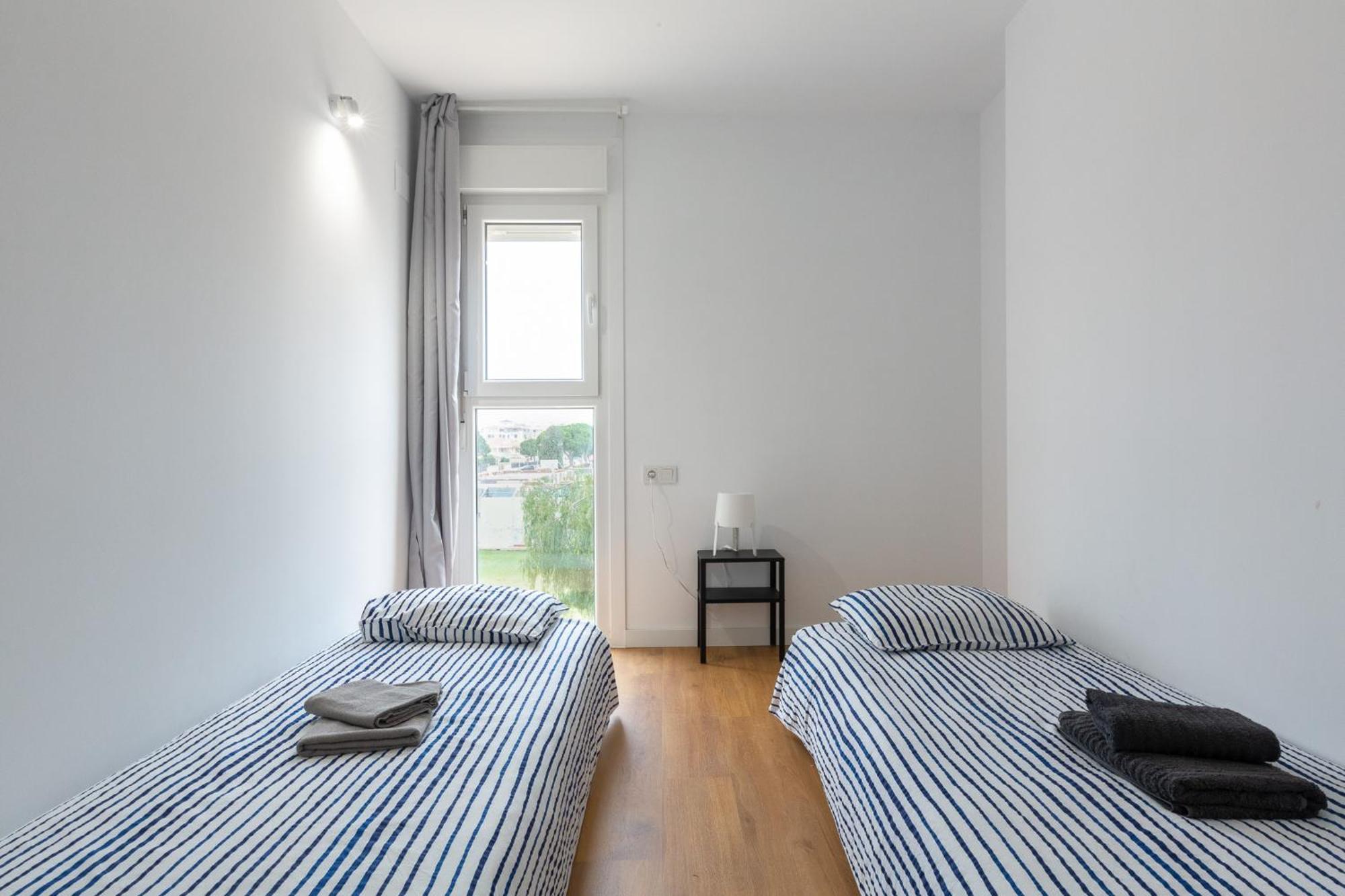 Apartamentos En Canet Al Mar, Junto Playa Y Con Piscina Канет-де-Беренгер Экстерьер фото